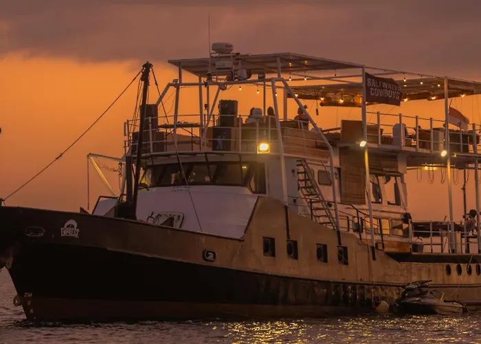 Floating Ship In With Sixteen Beds Botel