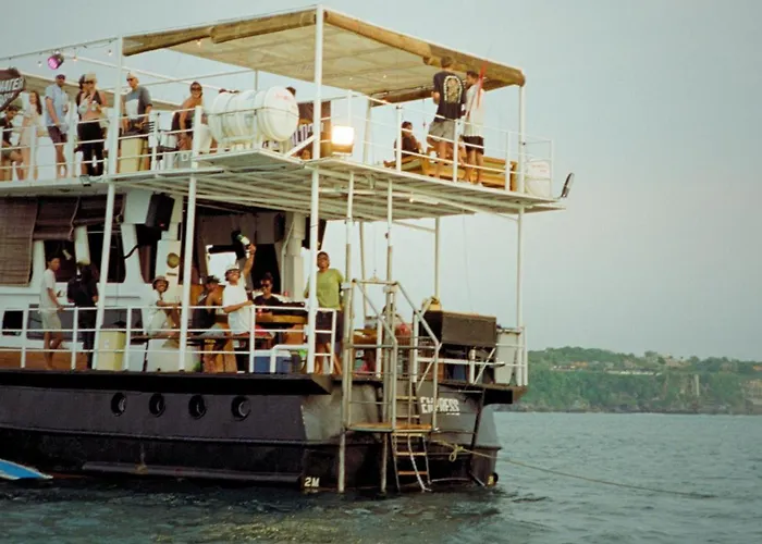 Floating Ship In With Sixteen Beds * Uluwatu (Bali)