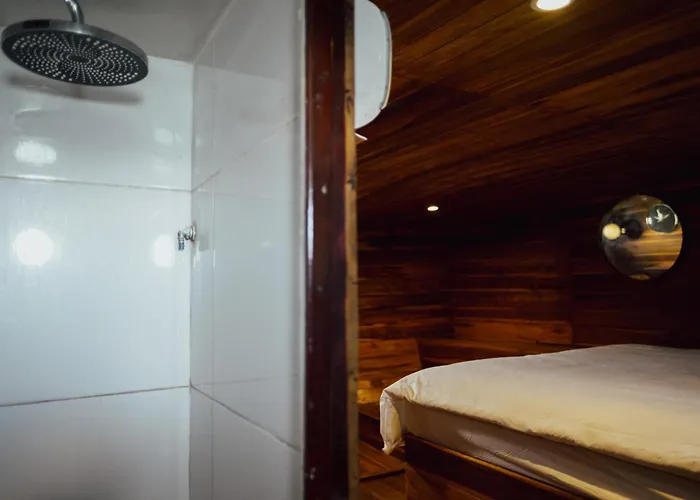 Floating Ship In With Sixteen Beds * Uluwatu (Bali)
